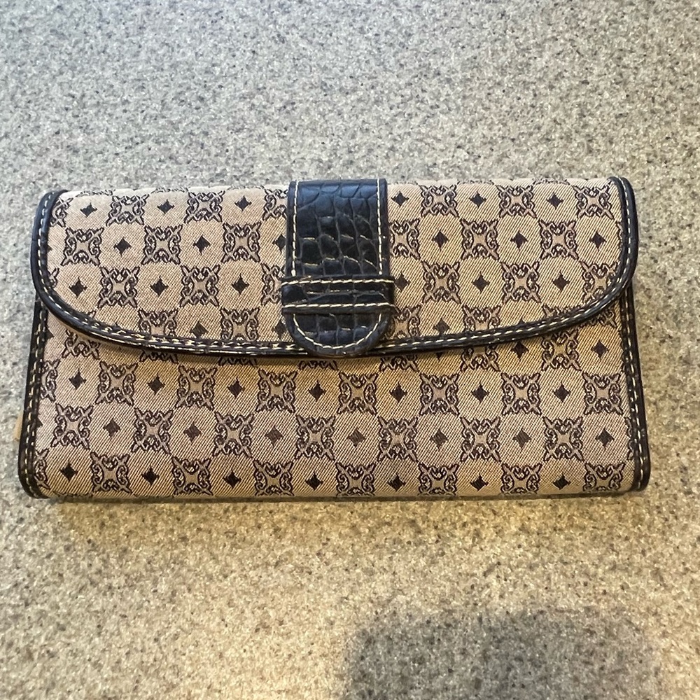 🍄2/$5🍭Black and Tan wallet